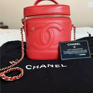 Chanel coco Vibrant Red Crossbody vanity Bag with Gold hardware New card duster